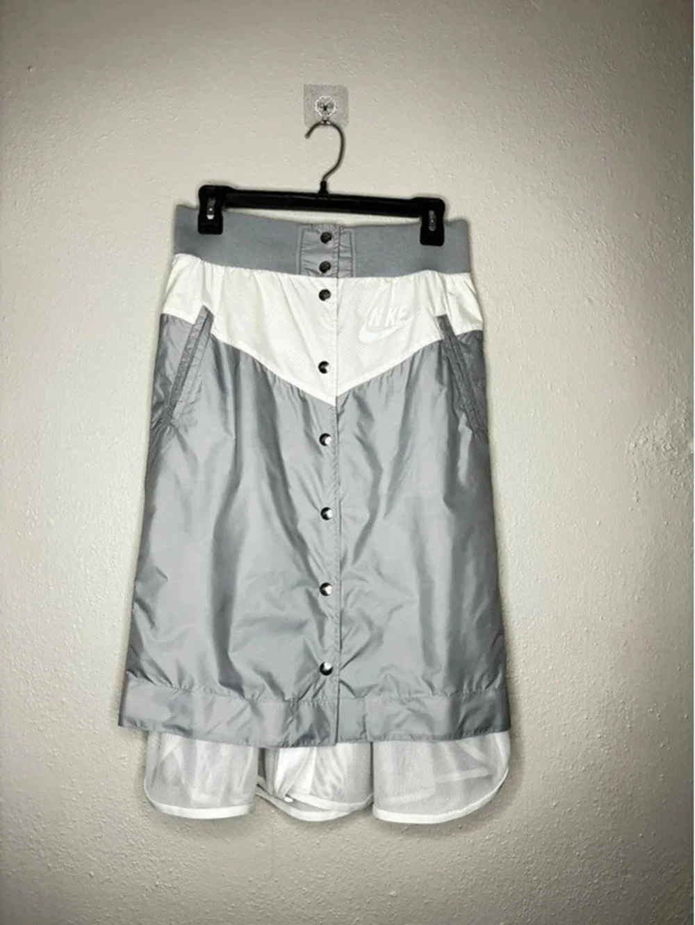 Nike Women's Tech wear Utility Layered Mesh Snap Skirt Size S Grey/White